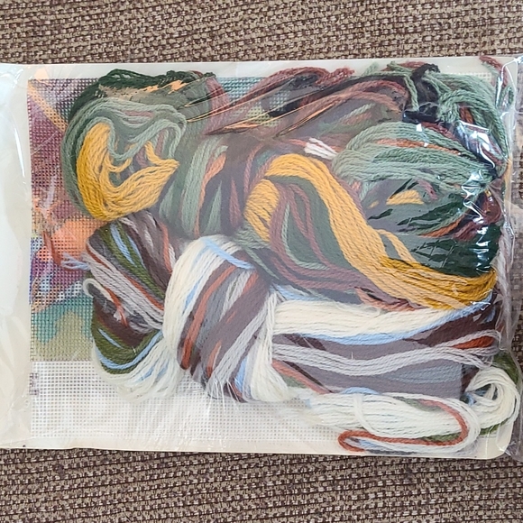 Noble Eagle crewel embroidery kit with Persian wool yarn.  By Creative Circle - Picture 10 of 13